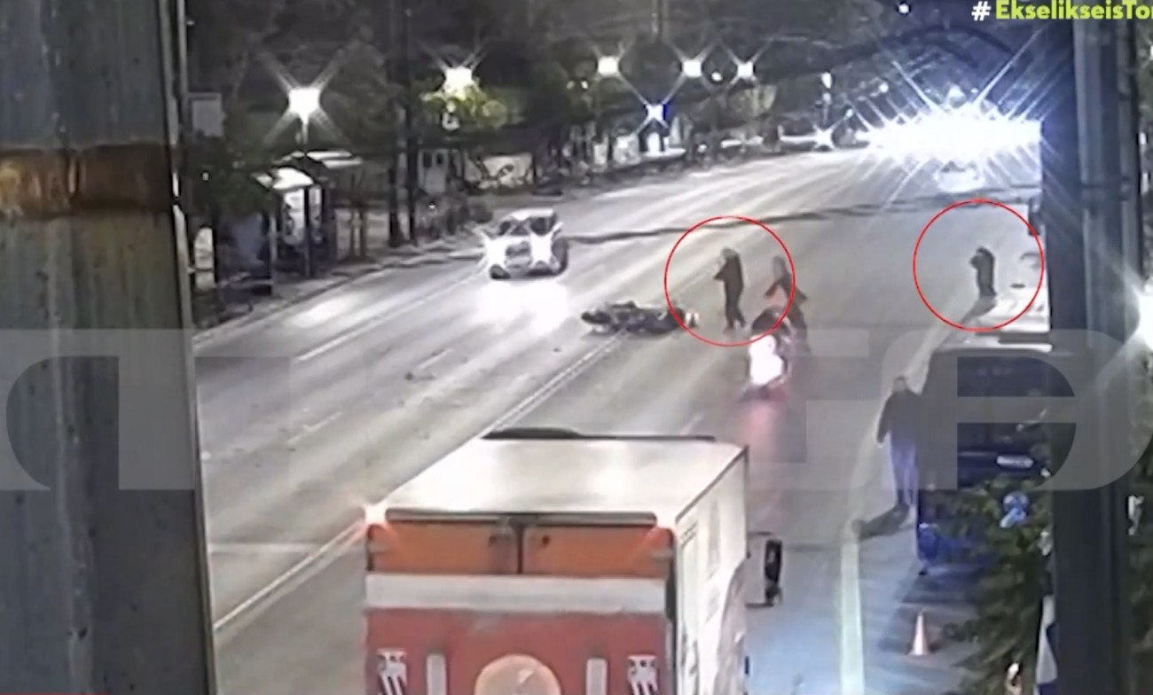 Νέο βίντεο από το τροχαίο δυστύχημα μπροστά από τη Βουλή – Τα δραματικά λεπτά που ακολούθησαν μετά την φονική σύγκρουση